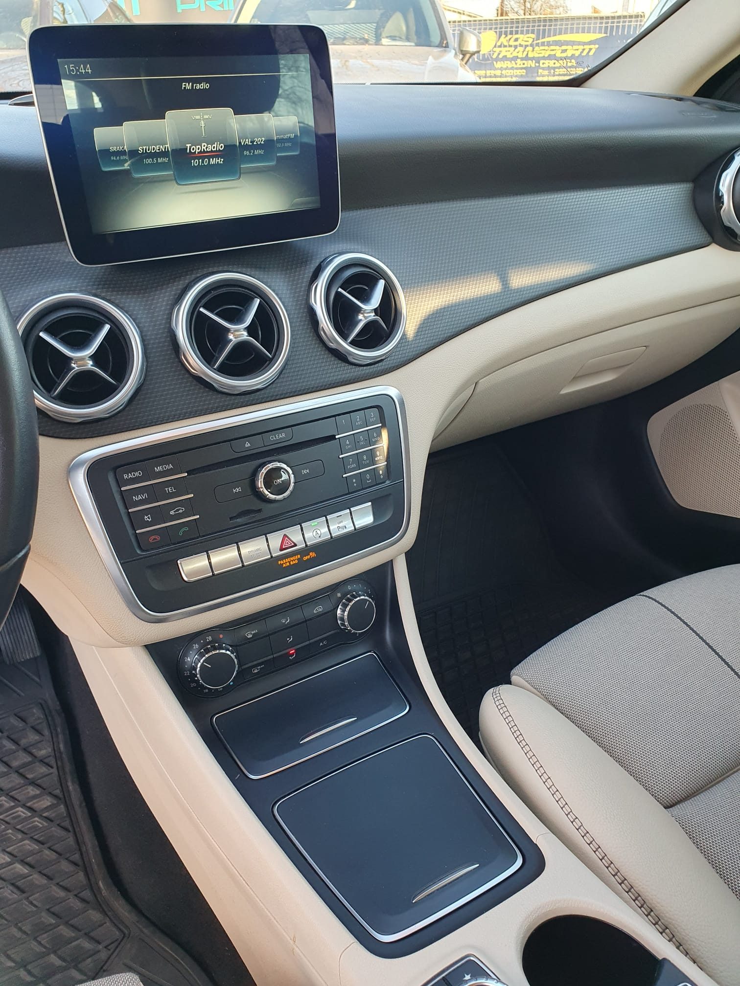 2017 Mercedes-Benz GLA — fotografija 12