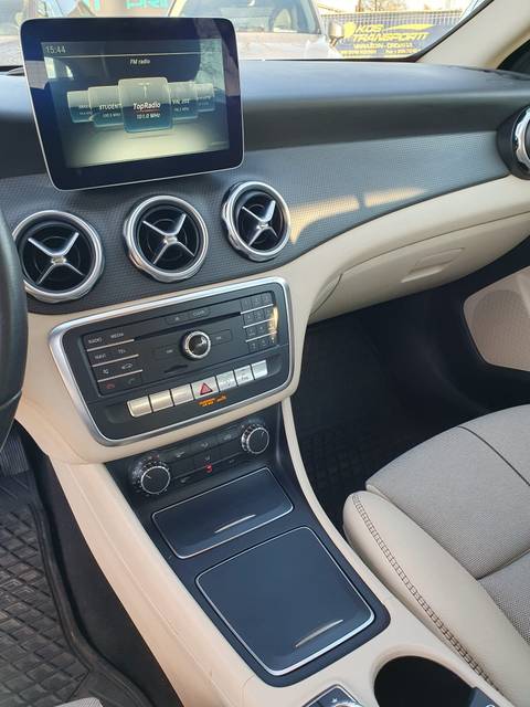 2017 Mercedes-Benz GLA — sličica 12