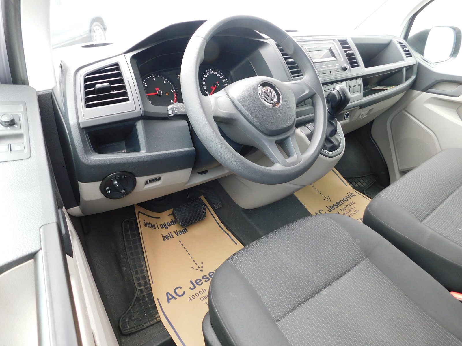 2018 Volkswagen Caravelle — fotografija 8
