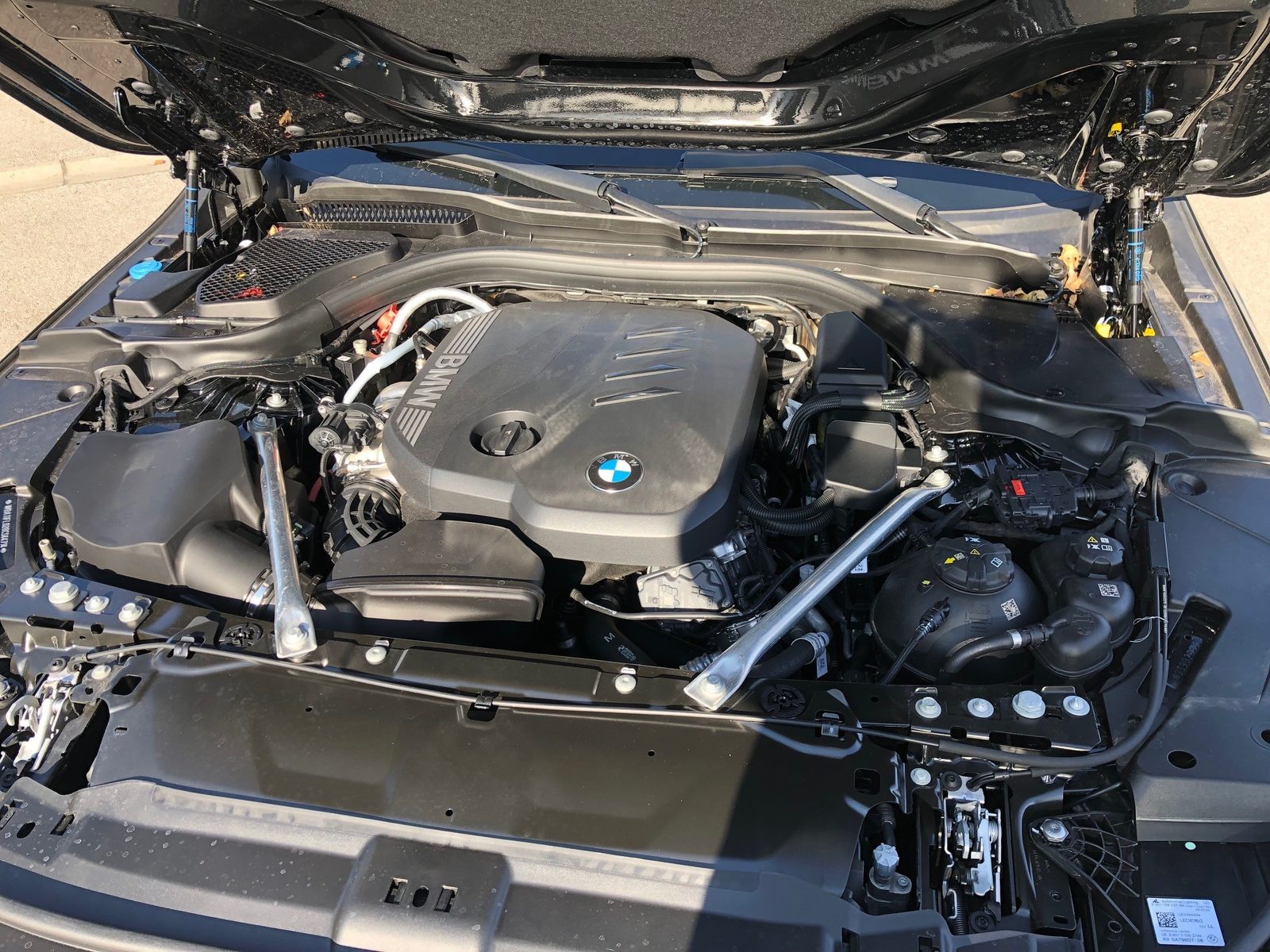 2025 BMW Serija 5 — fotografija 6