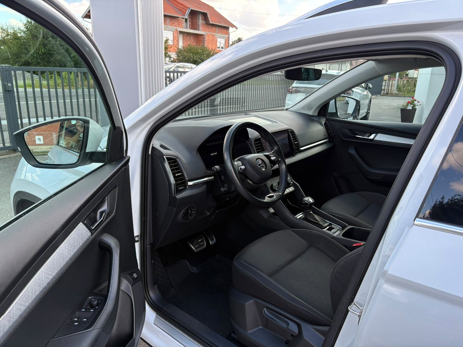 2022 Škoda Karoq — fotografija 8
