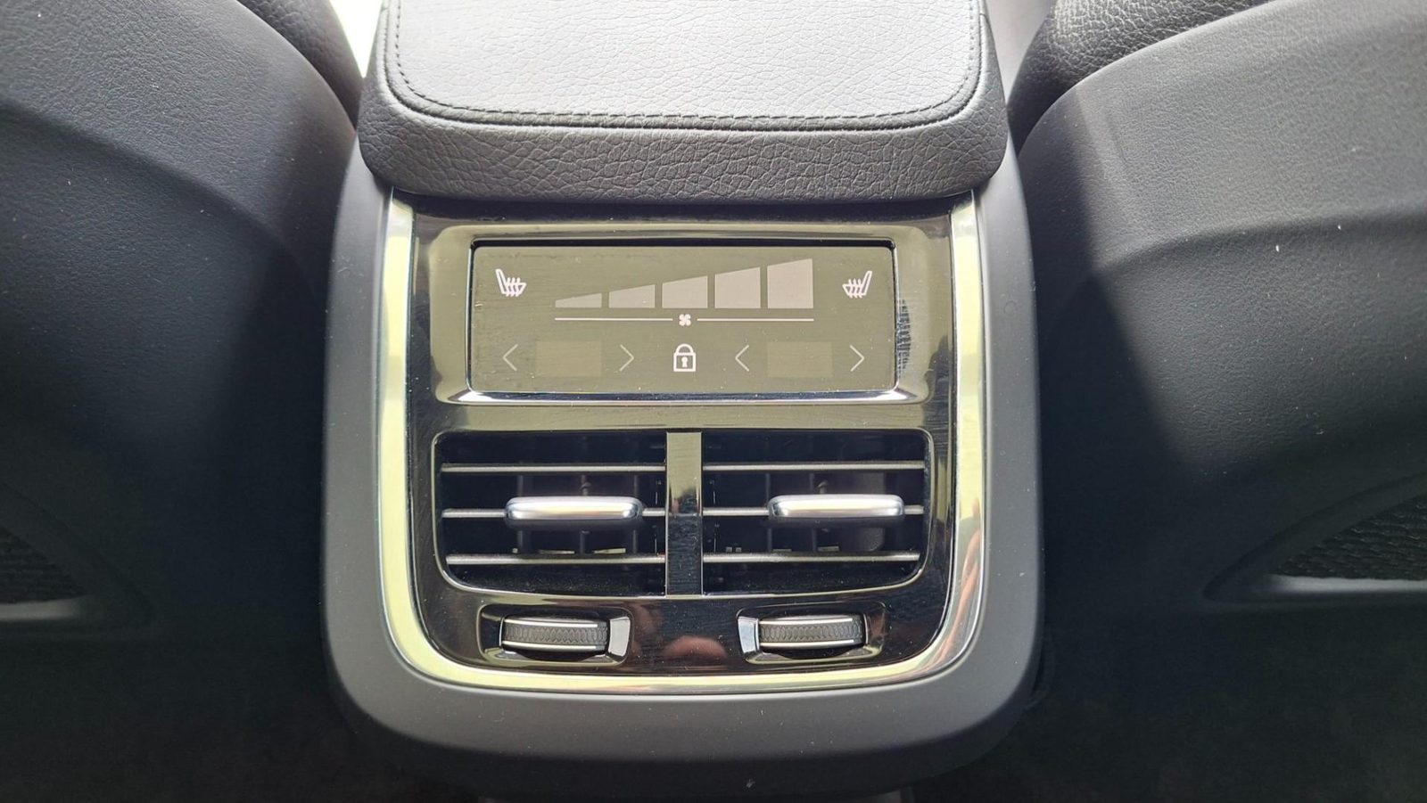 2022 Volvo XC90 — fotografija 11
