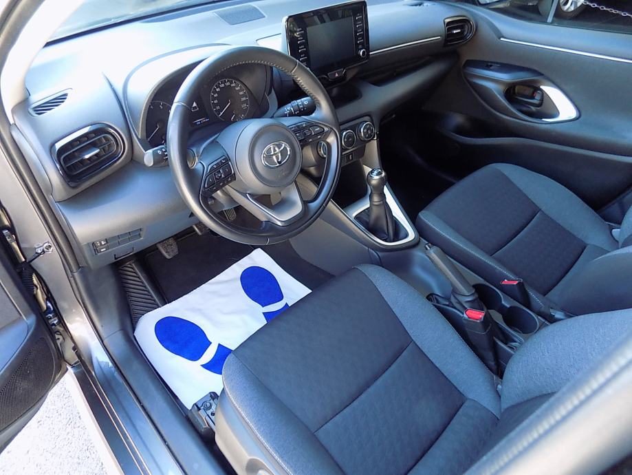 2022 Toyota Yaris — fotografija 9