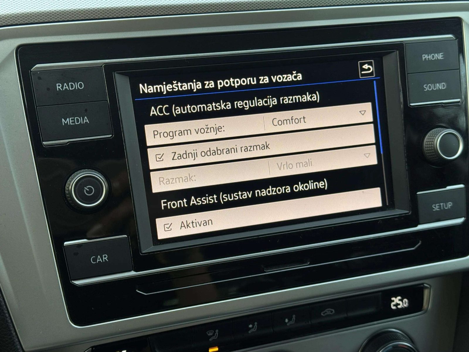 2019 Volkswagen Passat — fotografija 14