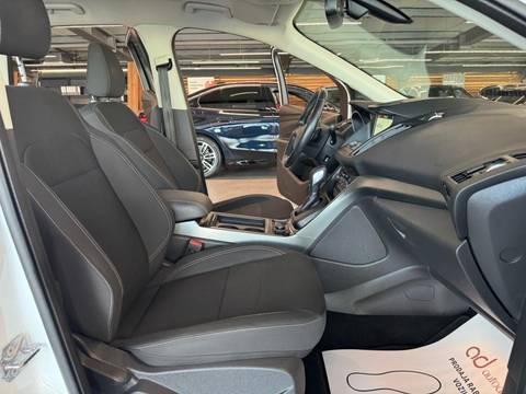2018 Ford Kuga — sličica 23