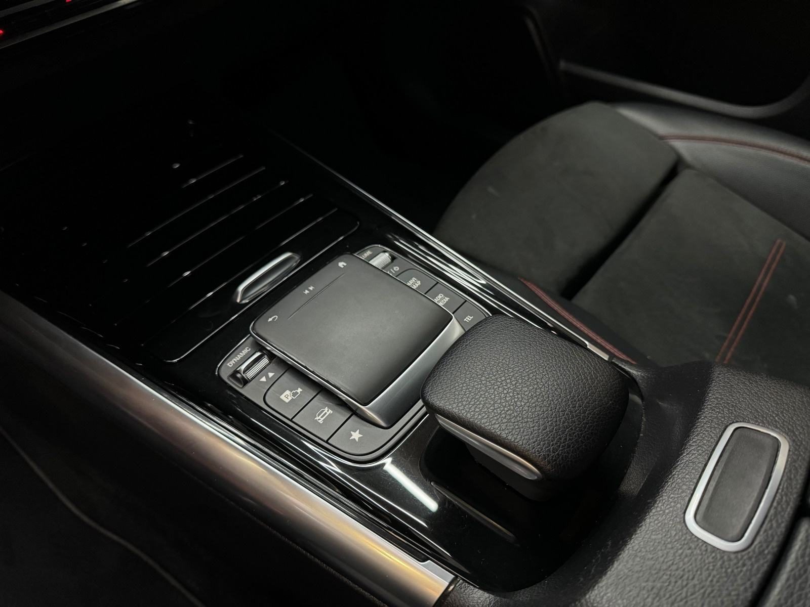 2020 Mercedes-Benz GLA — fotografija 11