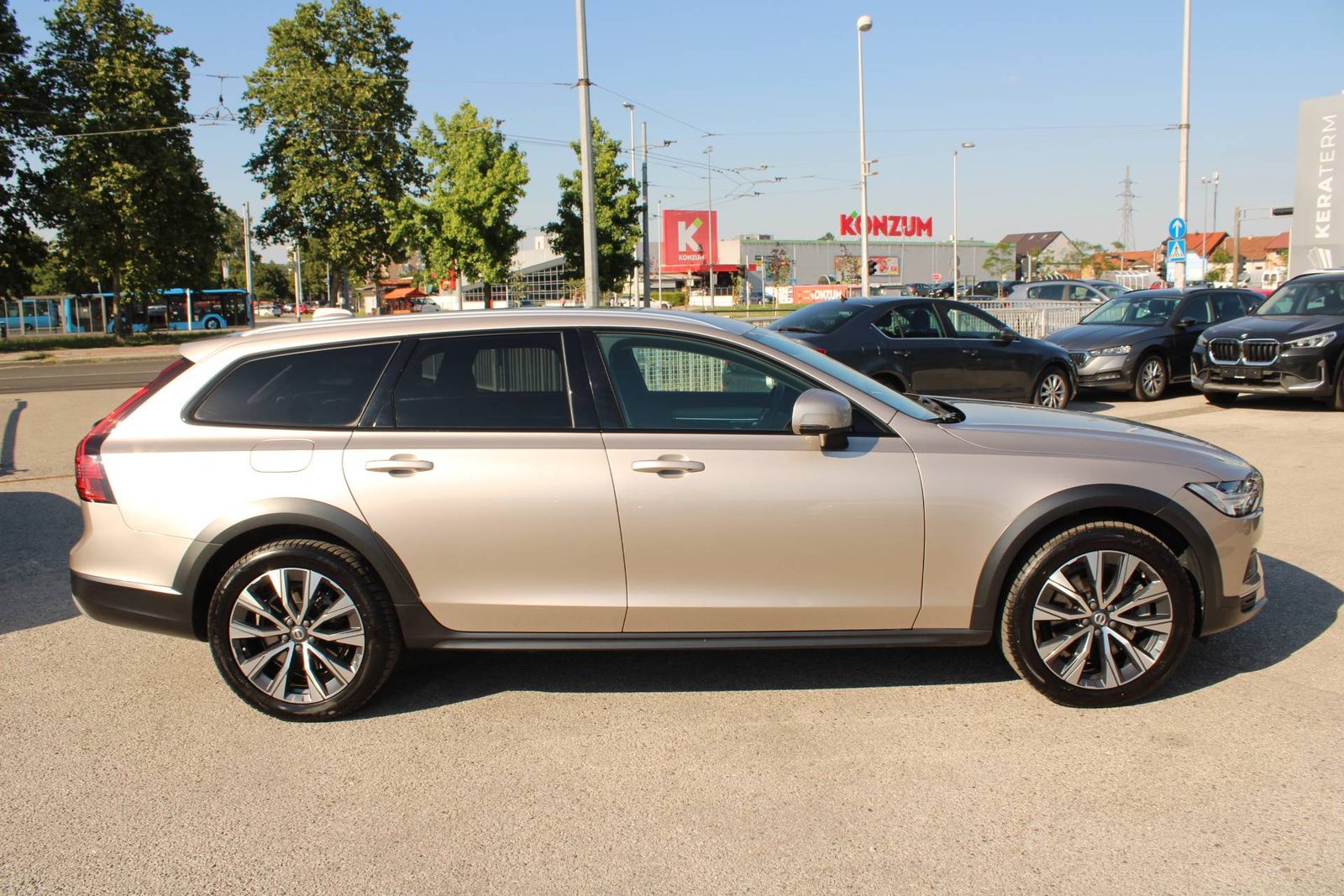 2023 Volvo V90 Cross Country — fotografija 4