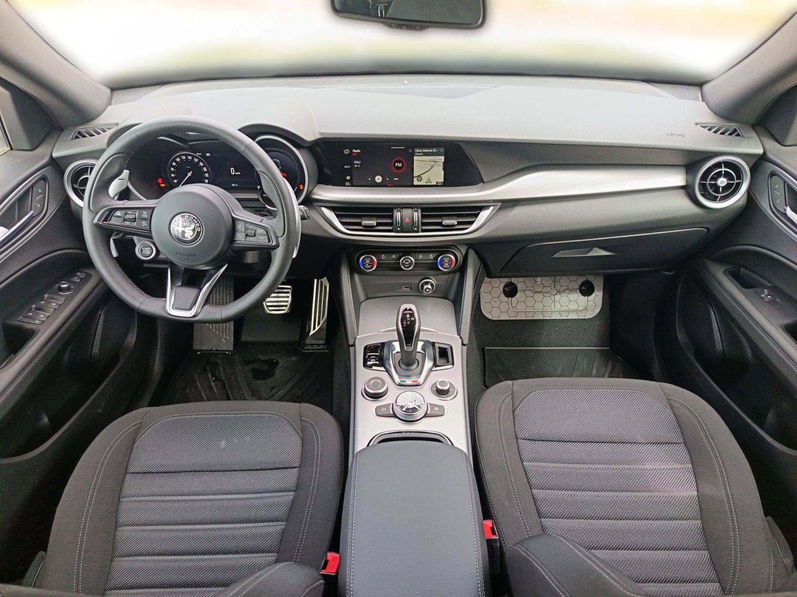 2024 Alfa Romeo Stelvio — fotografija 19