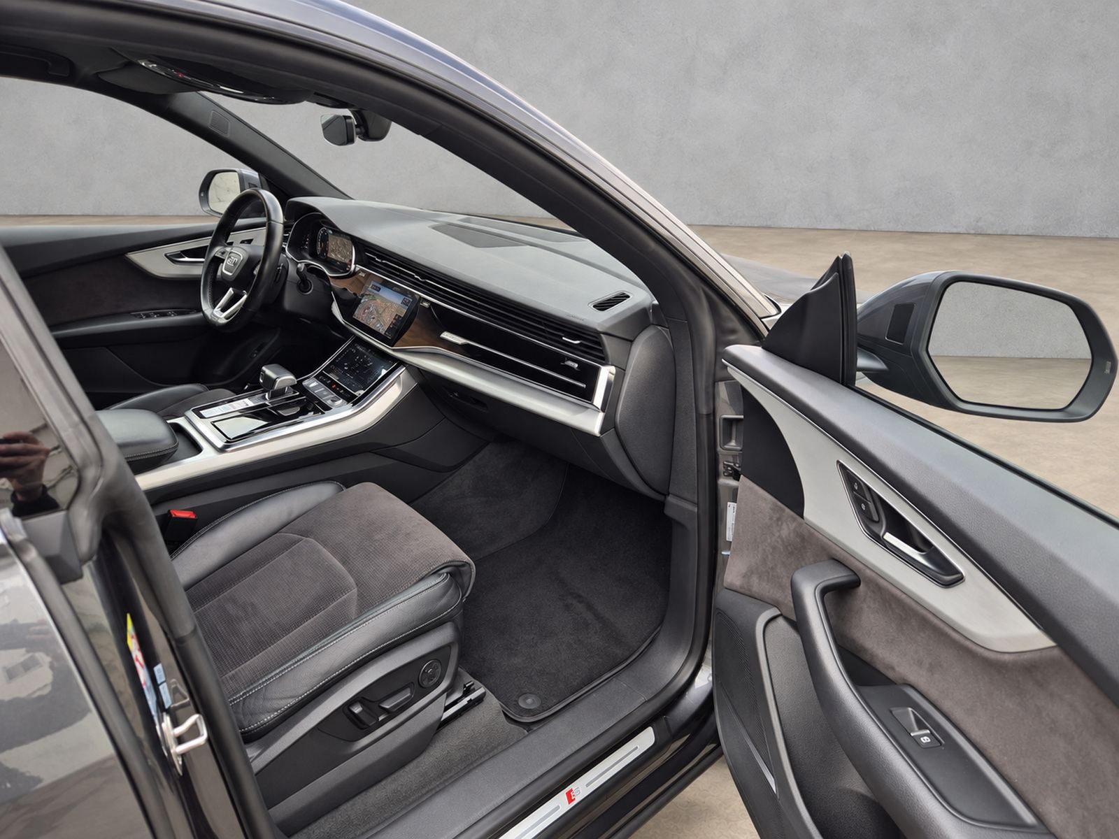 2019 Audi Q8 S line — fotografija 13