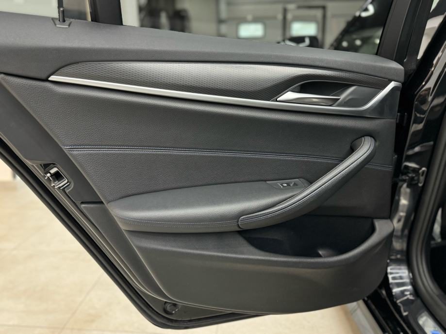 2021 BMW Serija 5 — fotografija 14