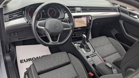 2022 Volkswagen Passat — sličica 11