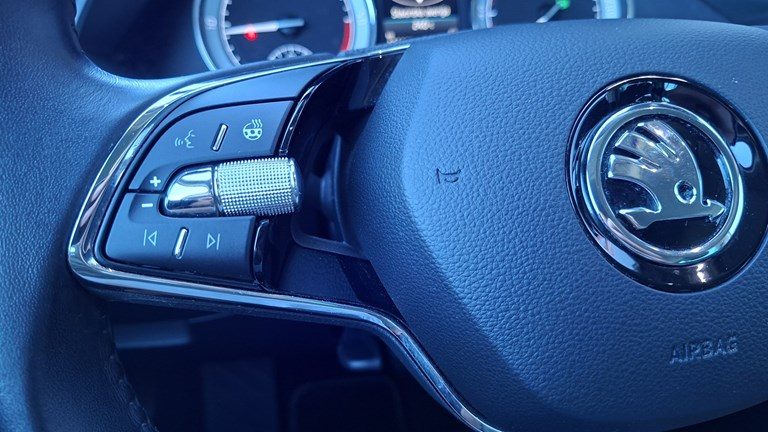 2021 Škoda Superb — fotografija 19