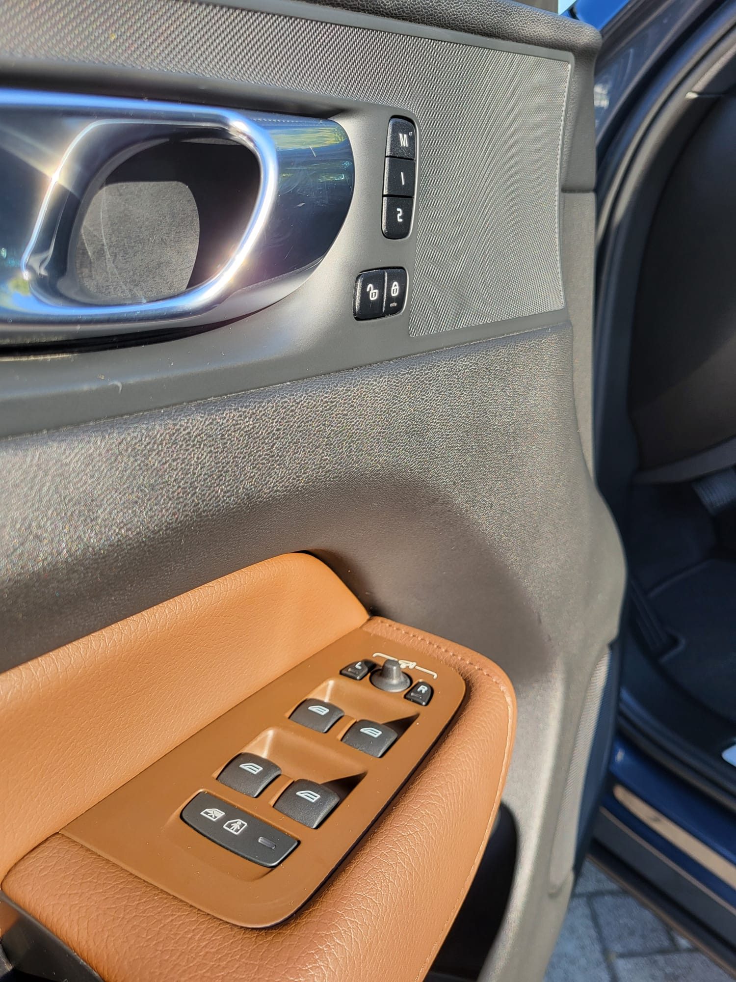 2020 Volvo XC60 R-Design — fotografija 21