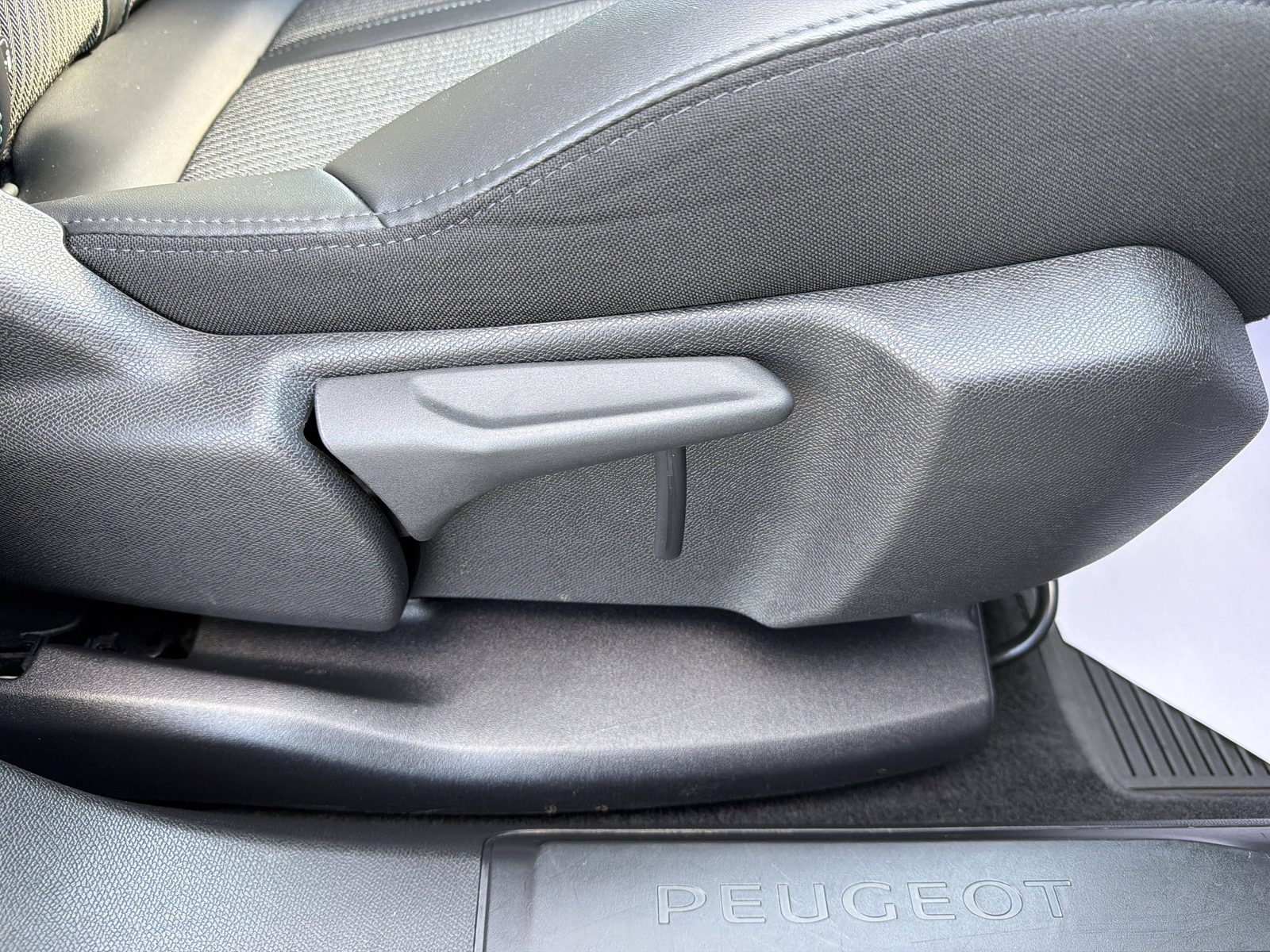 2022 Peugeot 3008 — fotografija 23