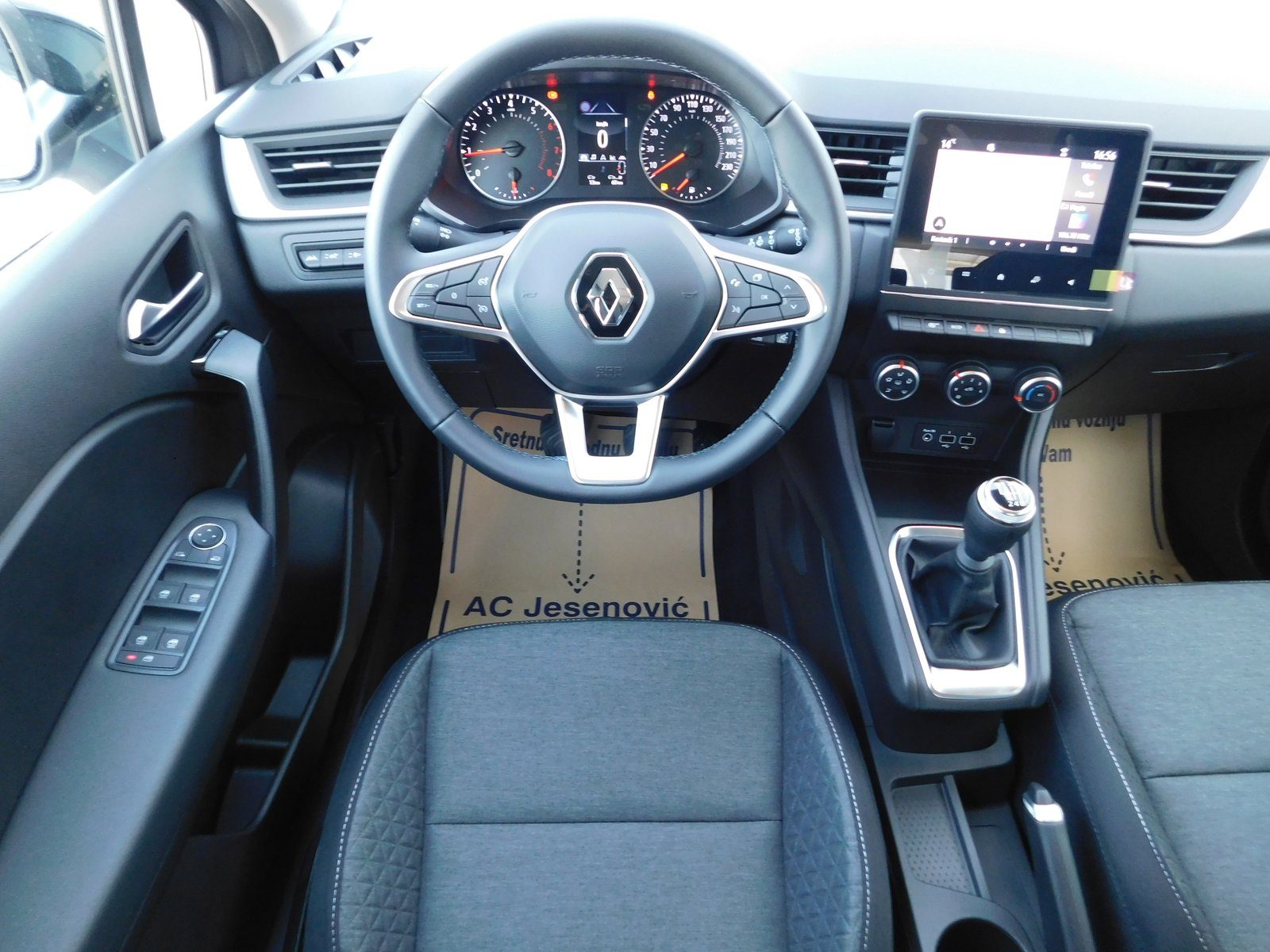 2023 Renault Captur — fotografija 9