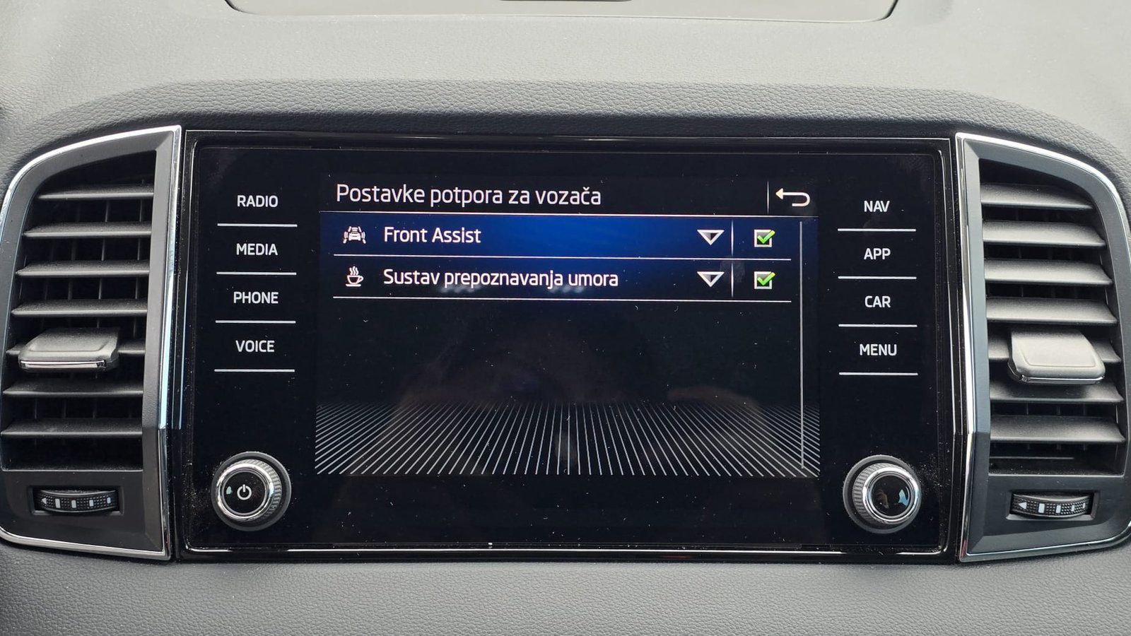 2023 Škoda Karoq — fotografija 18