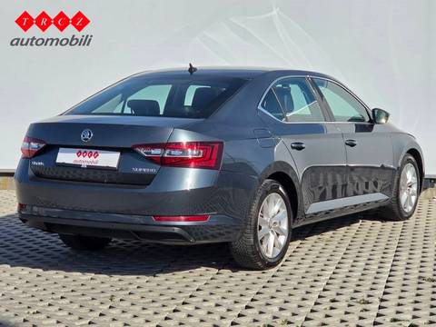 2017 Škoda Superb — sličica 4