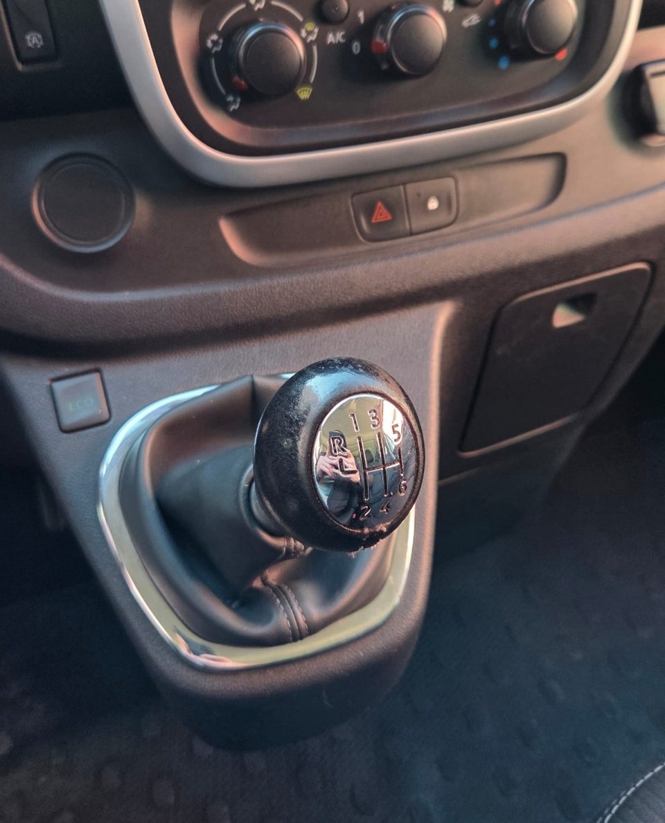 2020 Renault Trafic — fotografija 16