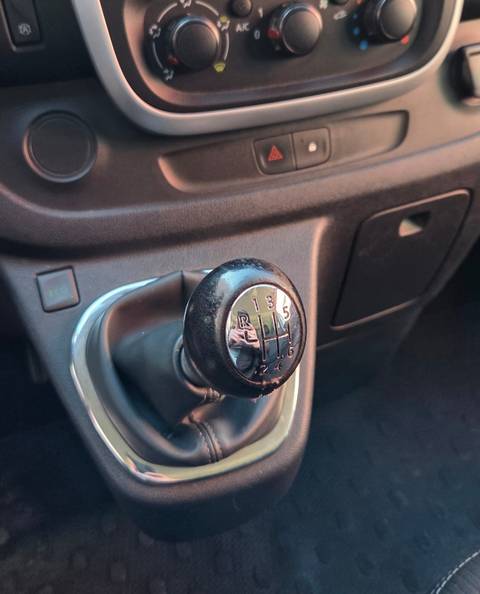 2020 Renault Trafic — sličica 16