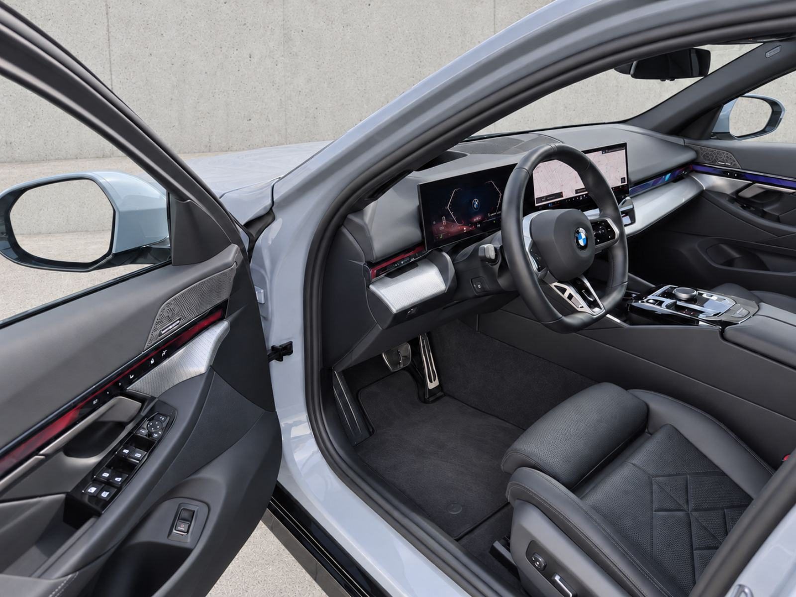 2025 BMW Serija 5 M Sport — fotografija 11