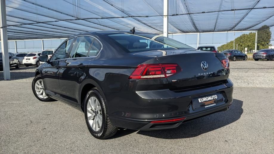 2021 Volkswagen Passat — fotografija 3