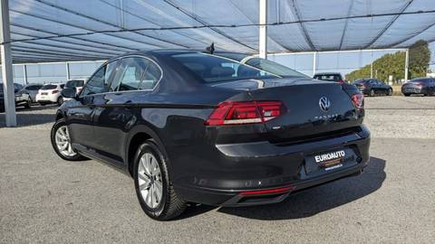 2021 Volkswagen Passat — sličica 3