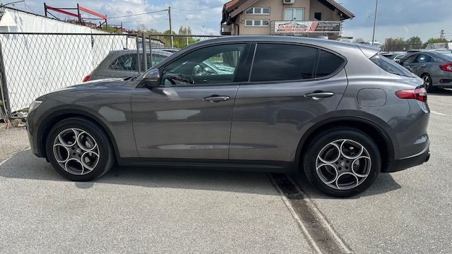 2022 Alfa Romeo Stelvio — fotografija 8