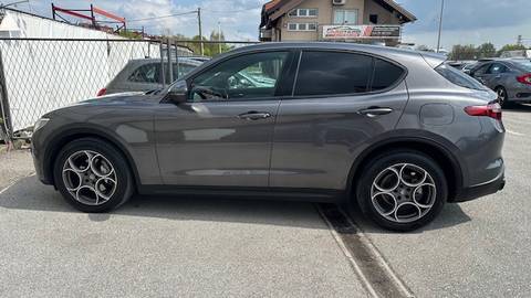2022 Alfa Romeo Stelvio — sličica 8