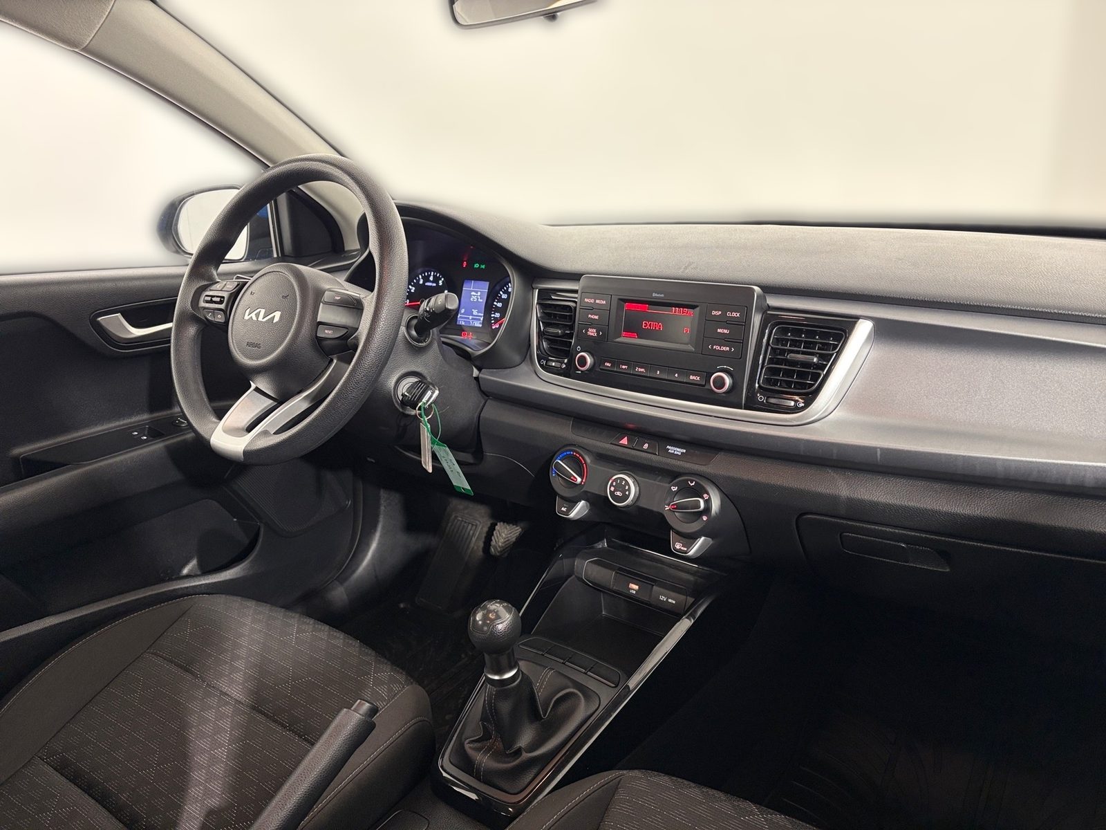 2022 Kia Rio — fotografija 21