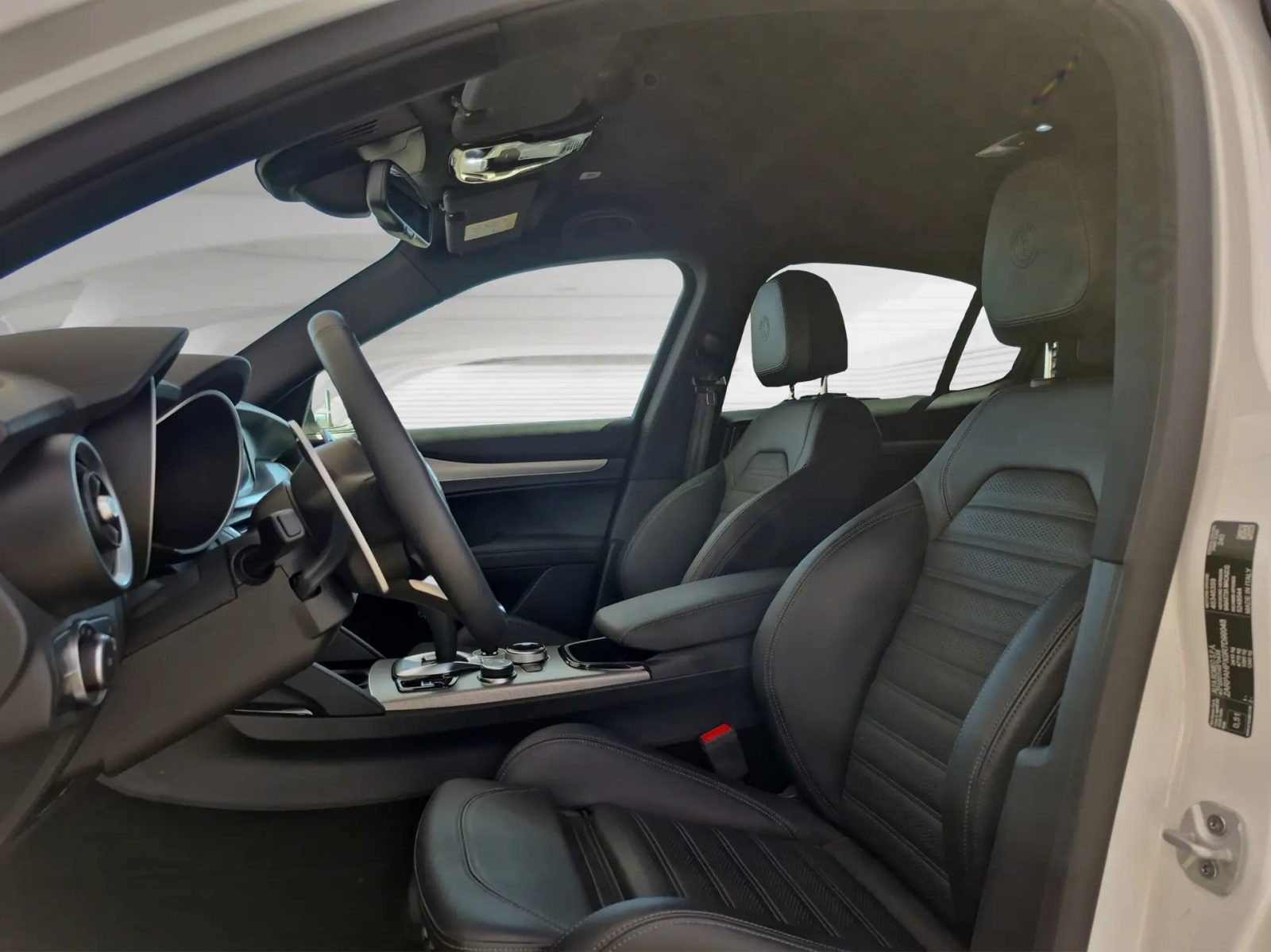 2025 Alfa Romeo Stelvio — fotografija 9