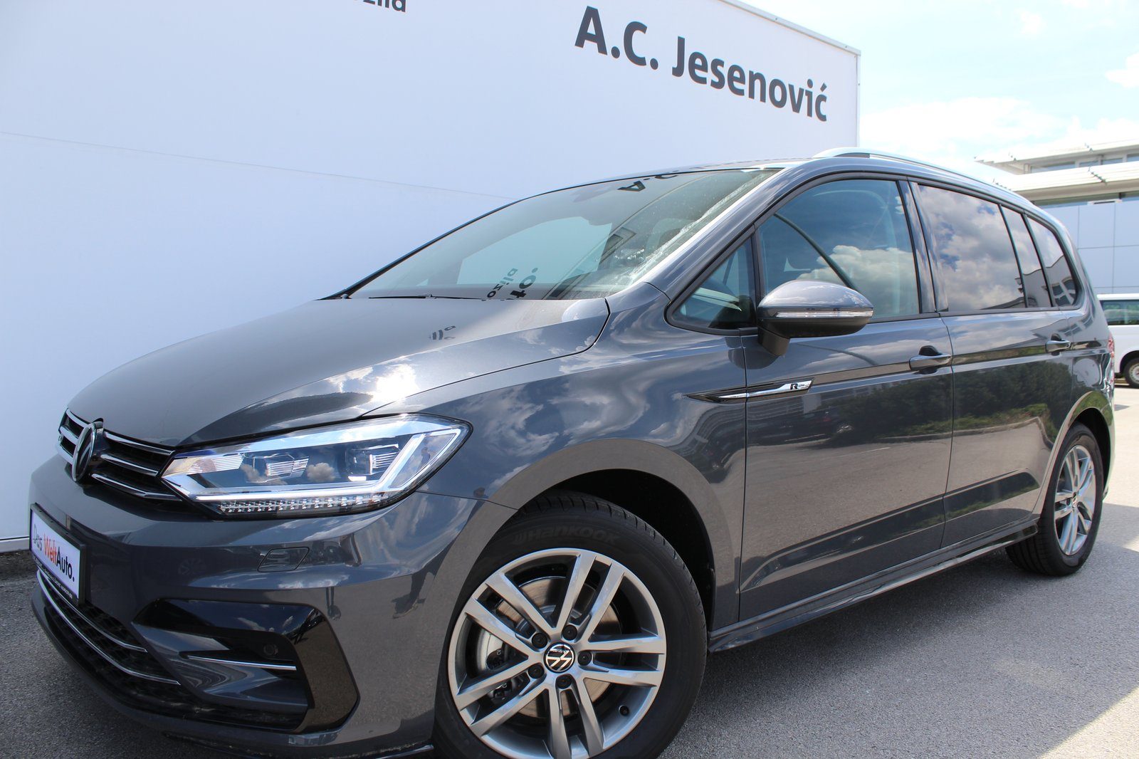 2026 Volkswagen Touran R-Line — fotografija 7