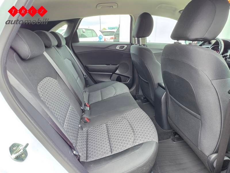 2022 Kia Ceed — fotografija 5