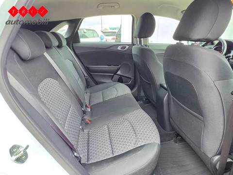 2022 Kia Ceed — sličica 5