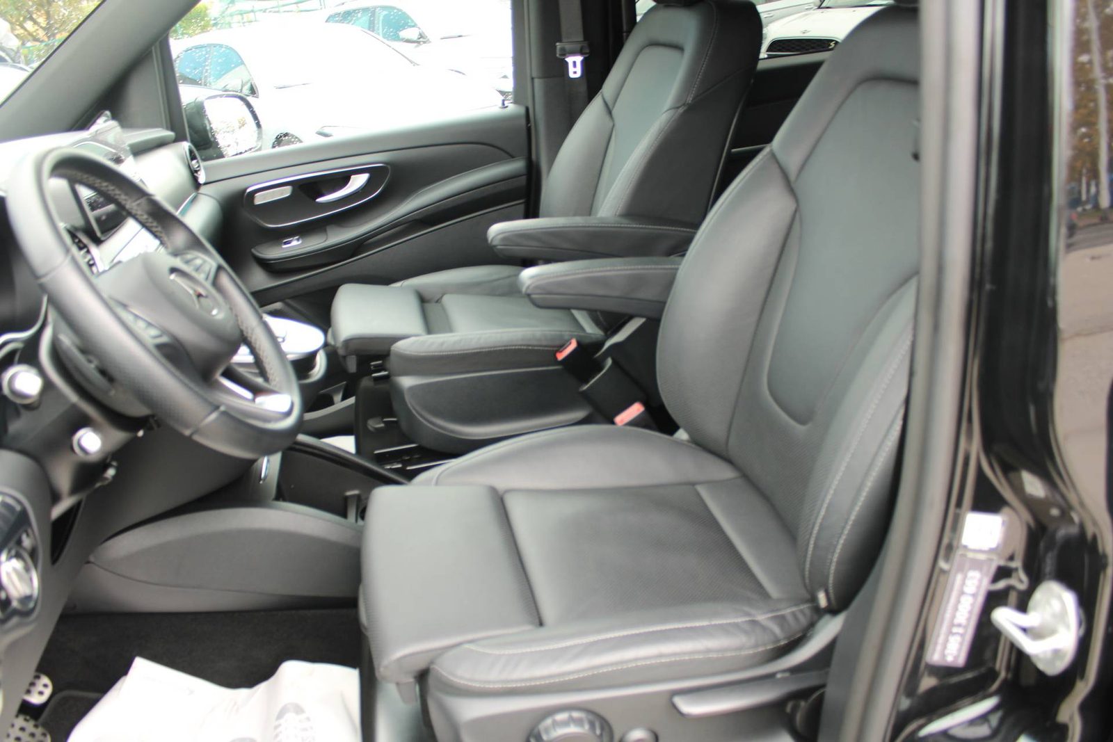 2023 Mercedes-Benz V-klasa — fotografija 10