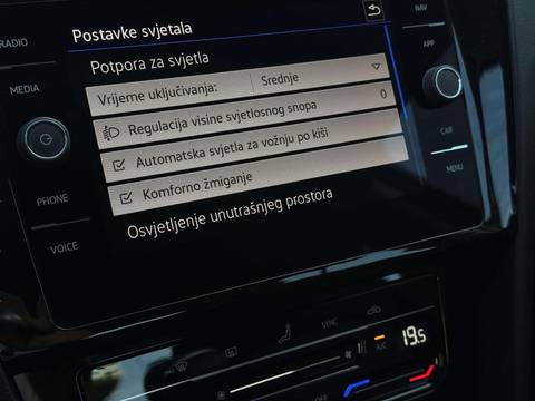 2022 Volkswagen Passat — sličica 25