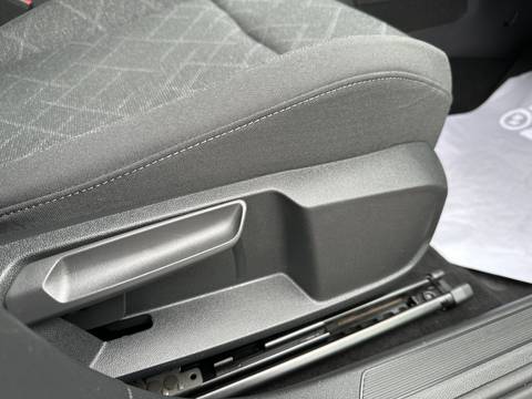 2023 Volkswagen Golf — sličica 21