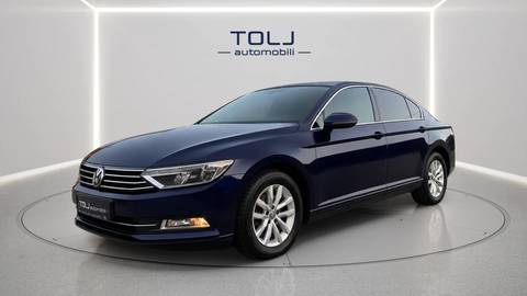 2019 Volkswagen Passat — sličica 2