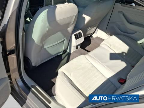 2019 Volkswagen Passat — sličica 12