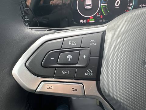2025 Volkswagen Golf — sličica 30