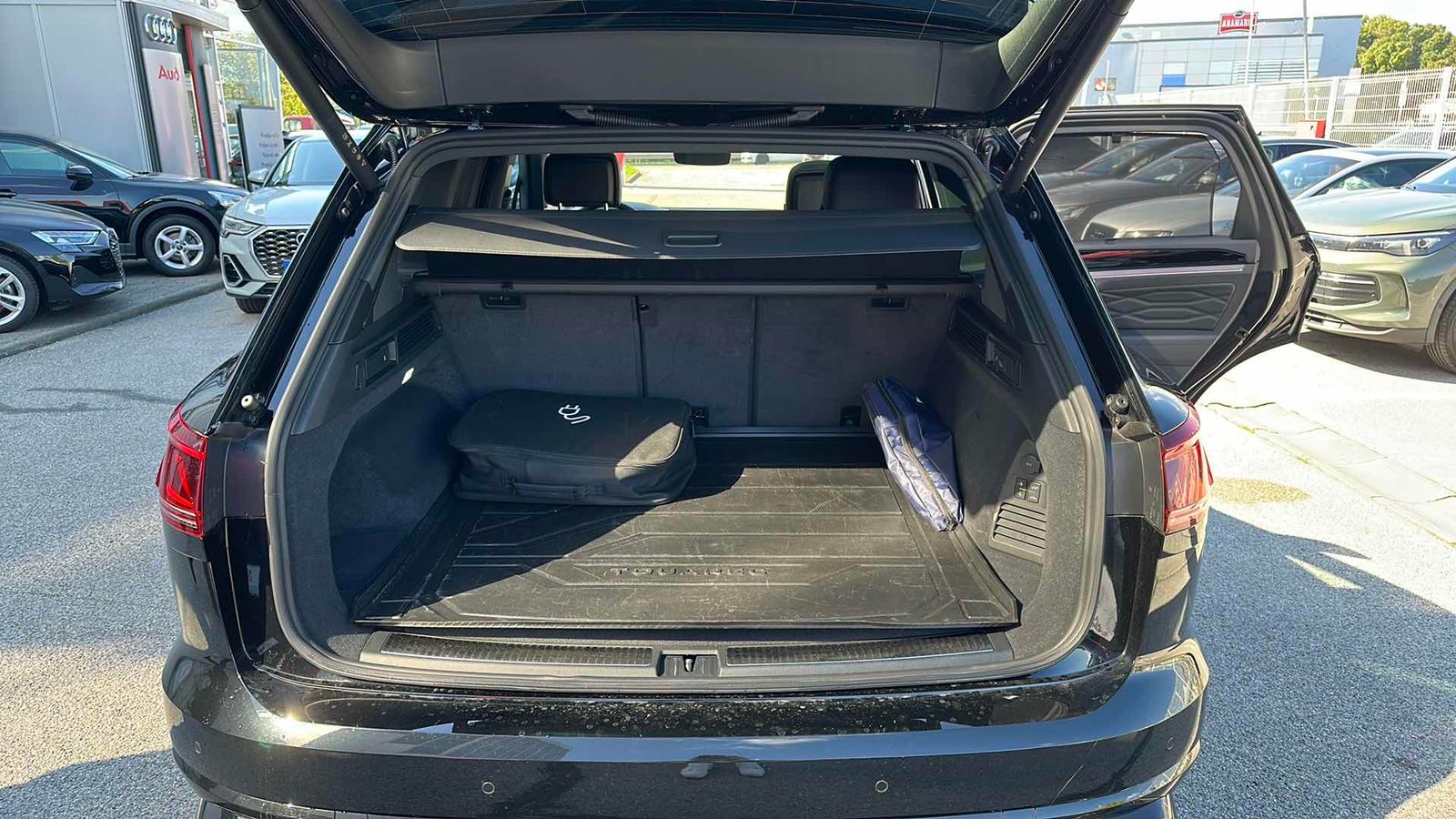 2024 Volkswagen Touareg — fotografija 12