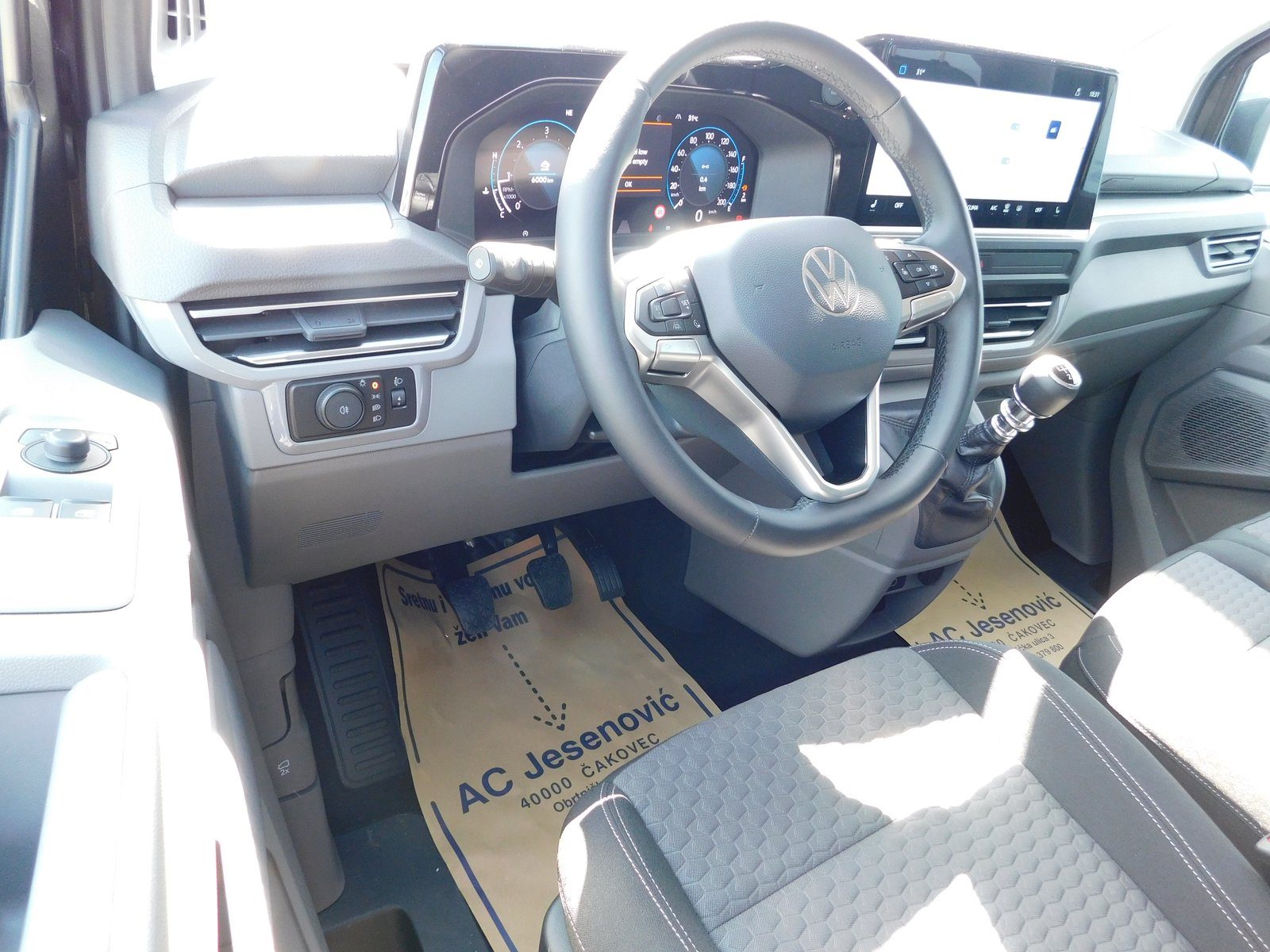 2025 Volkswagen Caravelle — fotografija 9