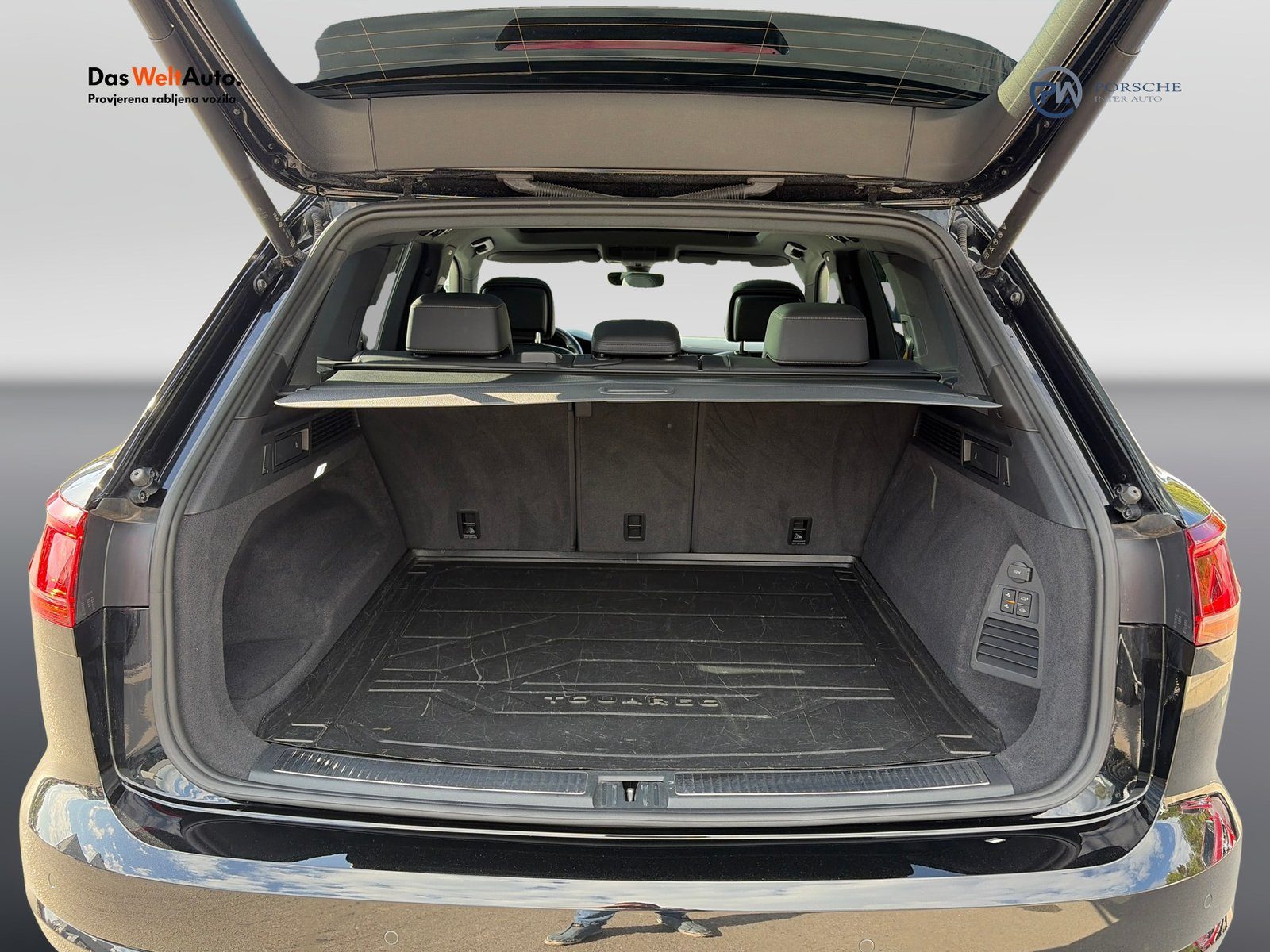 2023 Volkswagen Touareg R-Line — fotografija 21