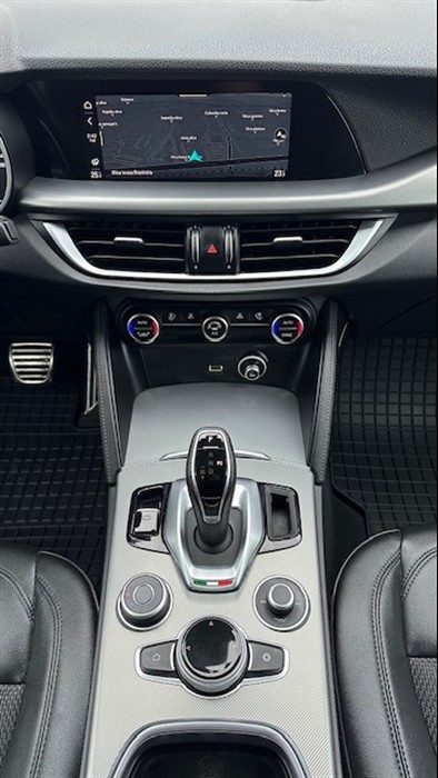 2022 Alfa Romeo Stelvio — fotografija 14