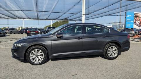 2021 Volkswagen Passat — sličica 2