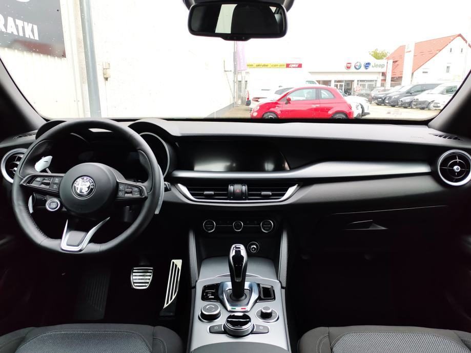 2024 Alfa Romeo Stelvio — fotografija 11