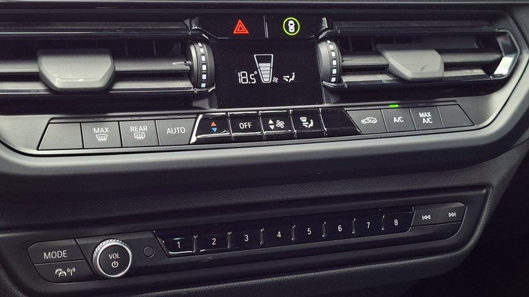 2023 BMW Serija 1 — fotografija 16