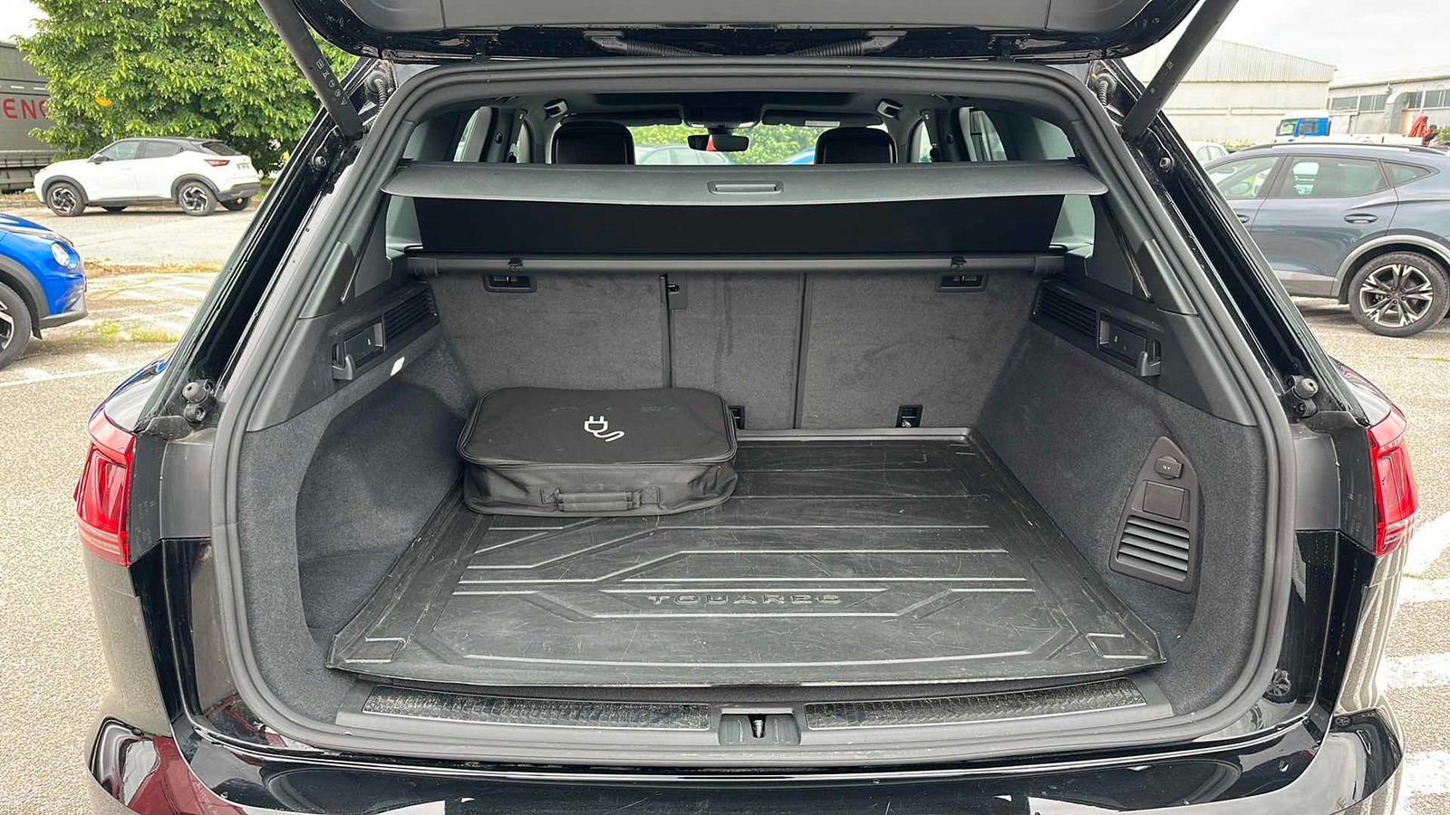 2024 Volkswagen Touareg — fotografija 12