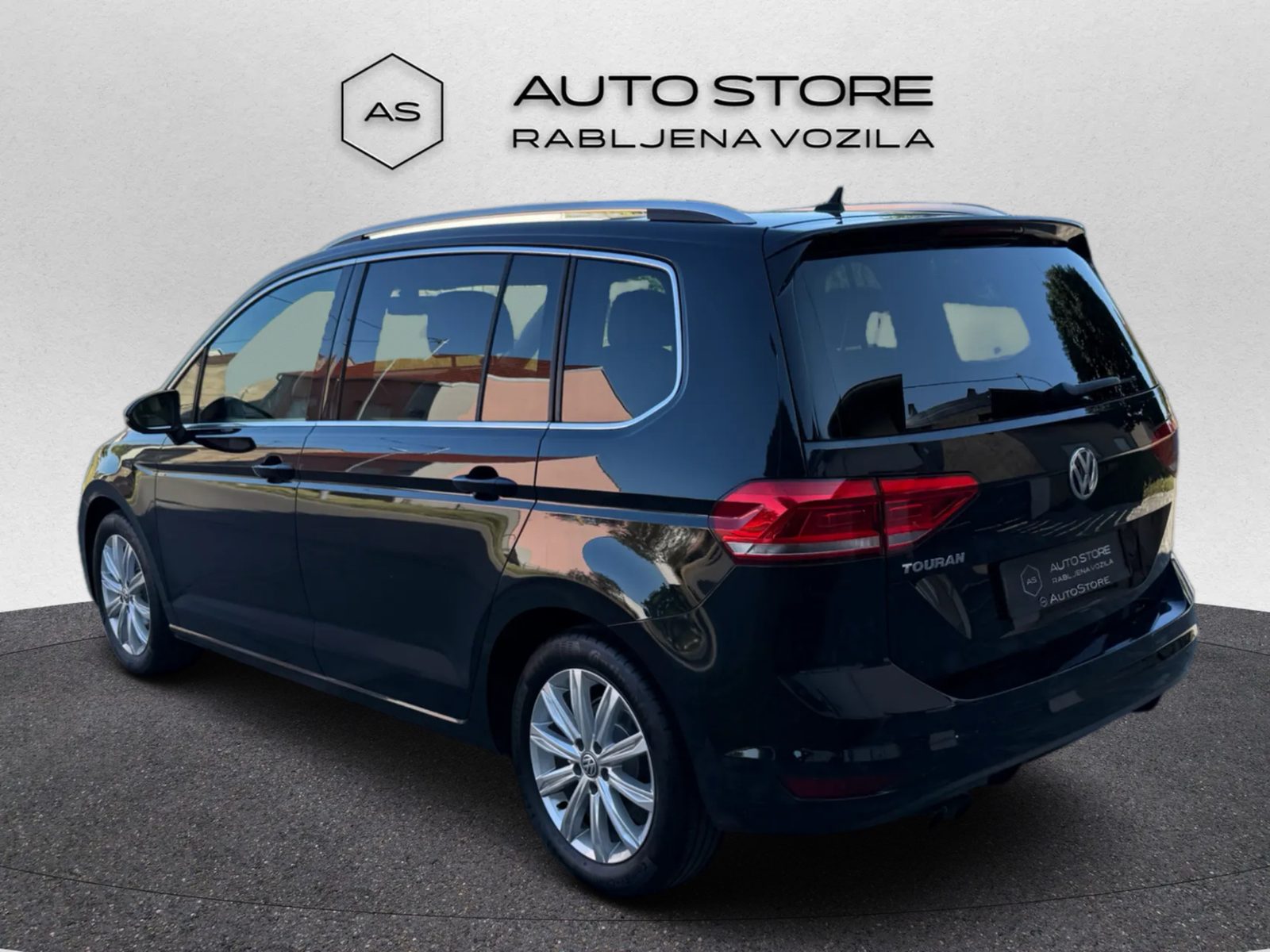 2018 Volkswagen Touran Highline — fotografija 5