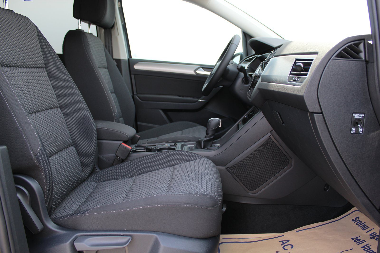 2026 Volkswagen Touran R-Line — fotografija 12