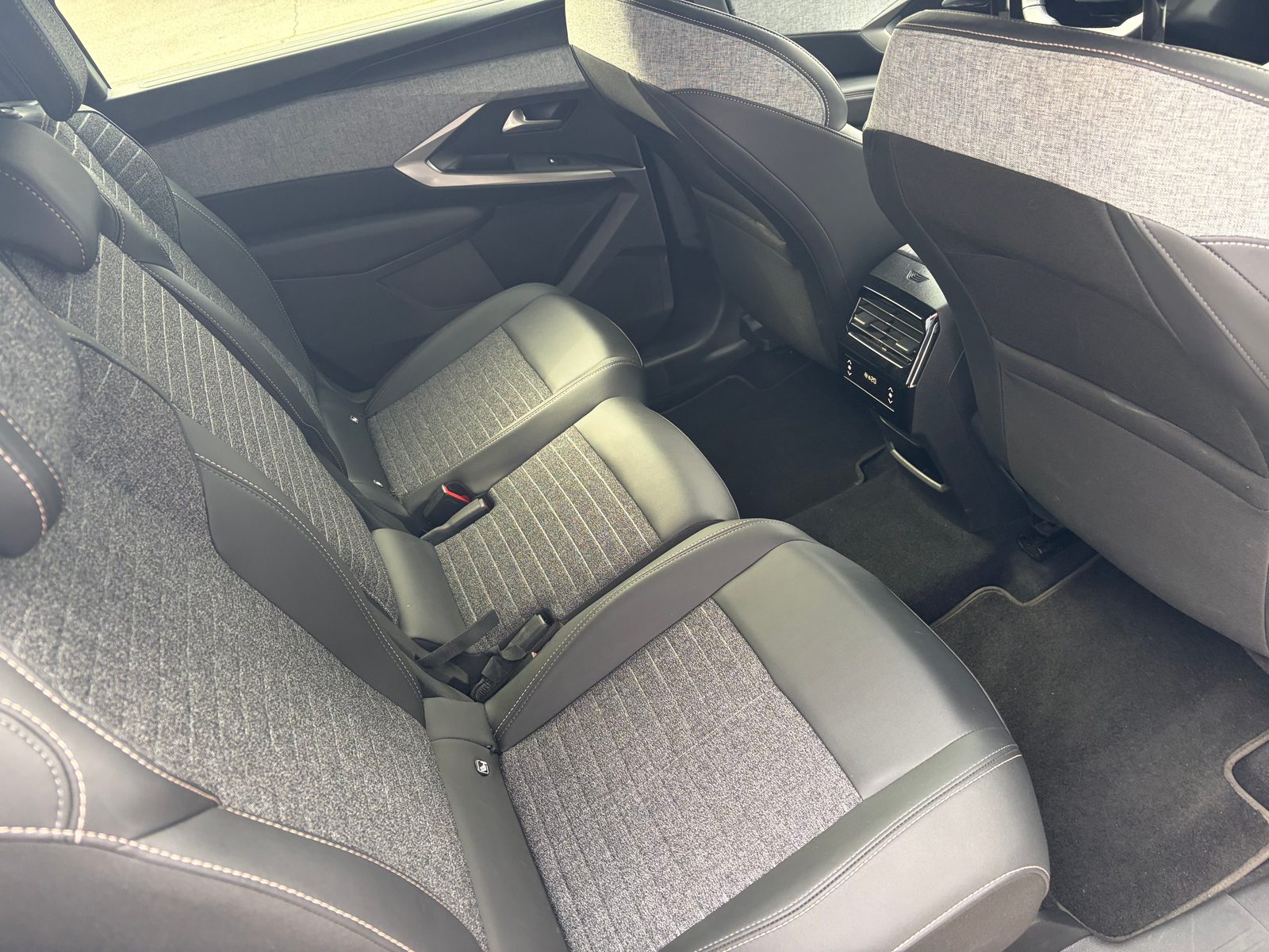 2025 Peugeot 5008 — fotografija 10